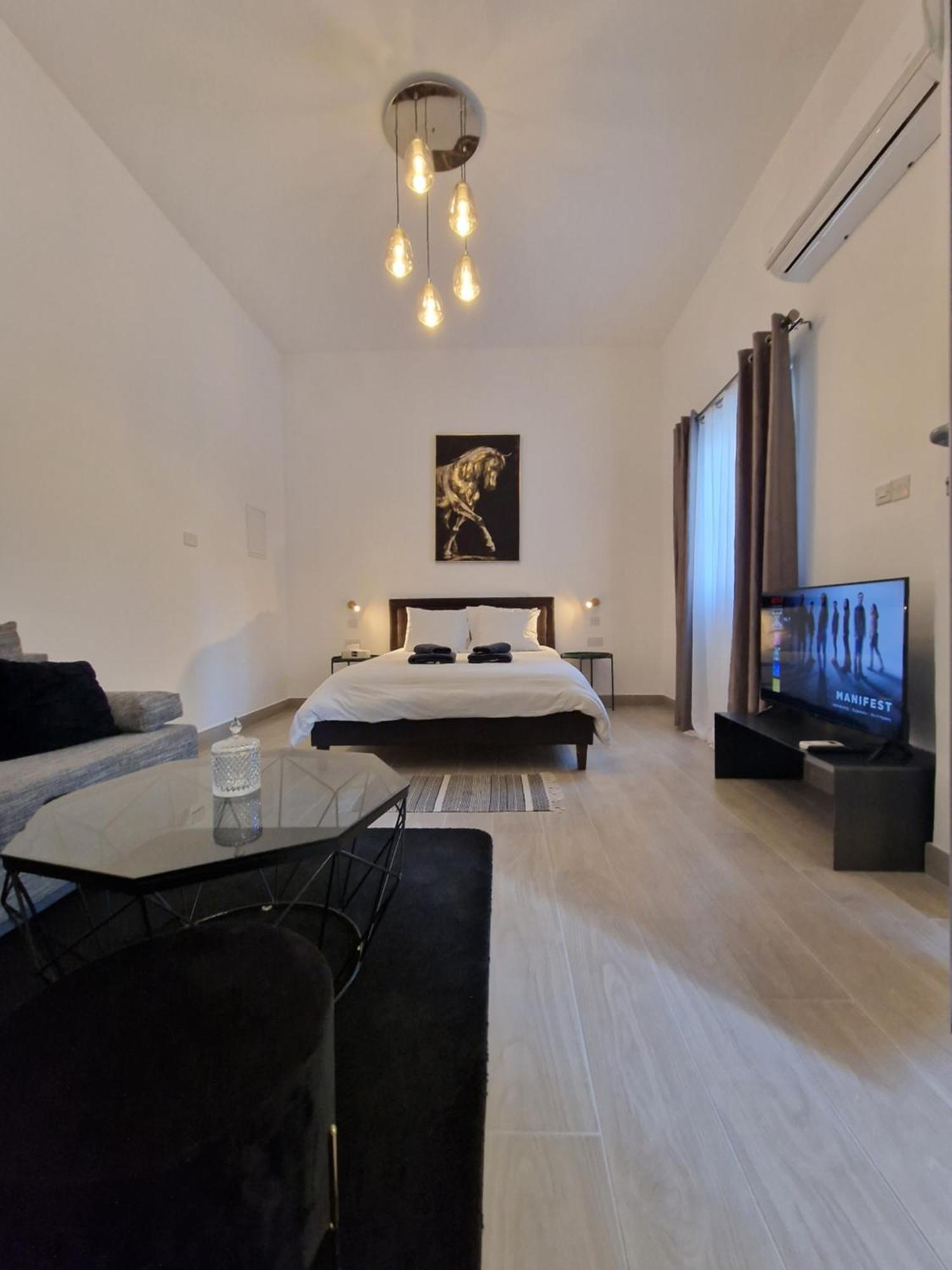 Royal Stay Luxury Homes Пафос Стая снимка